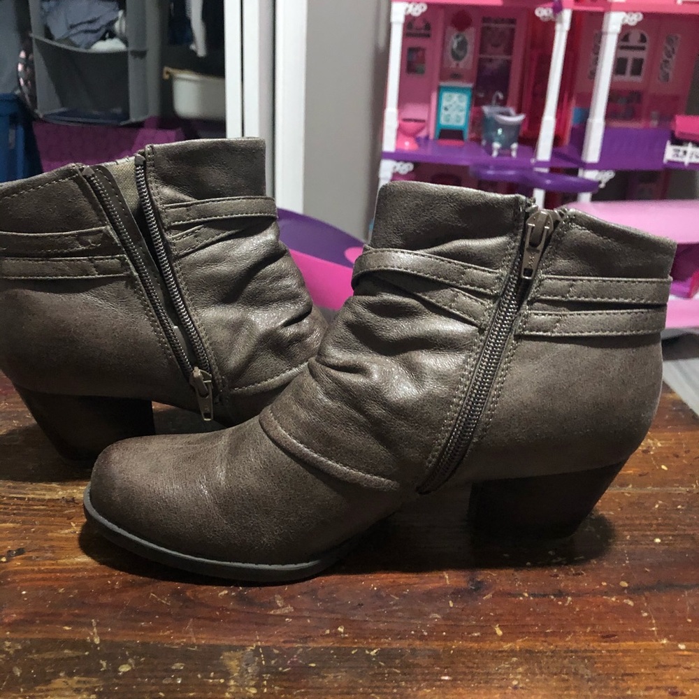 6.5 Brown Ankle Boots